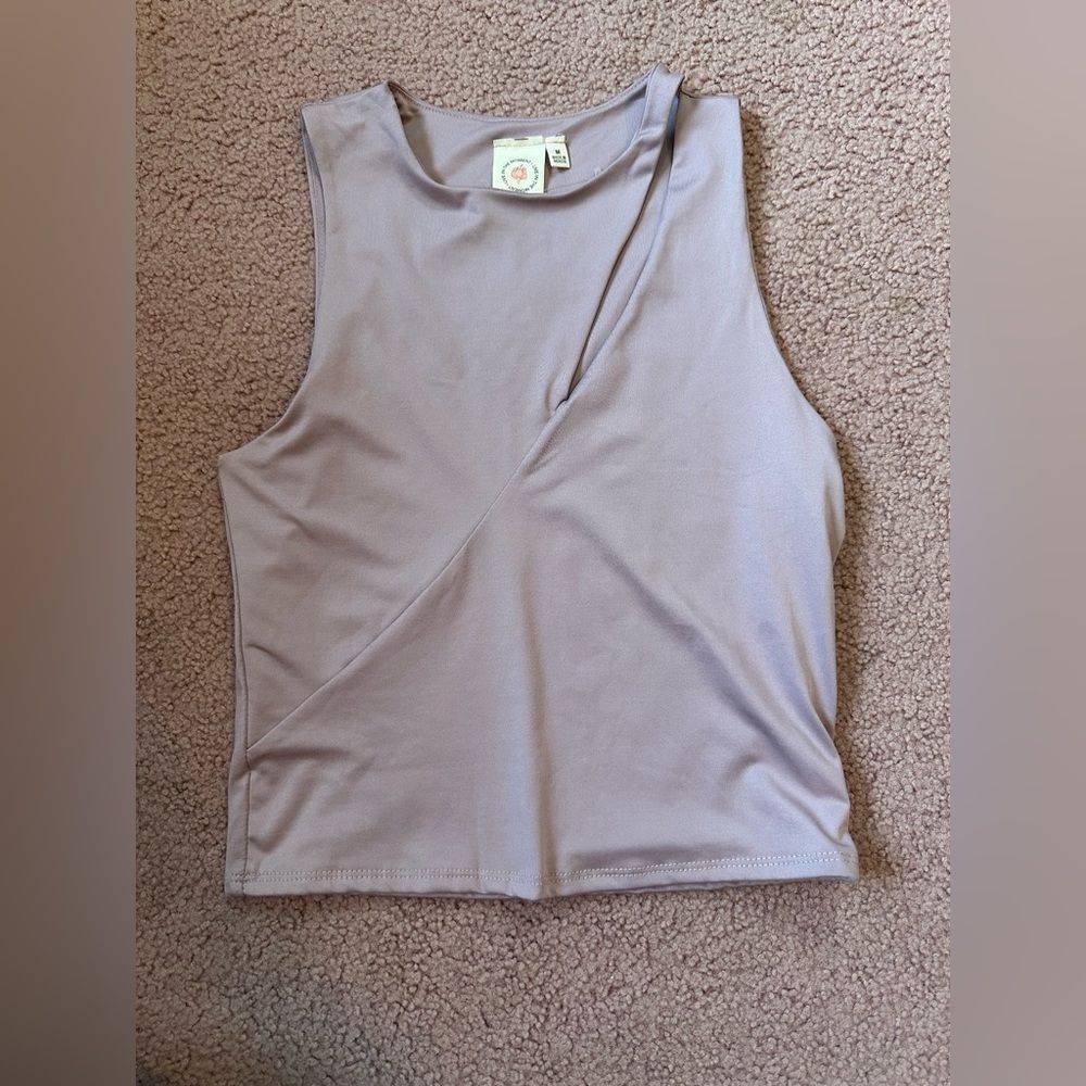 Live In The Moment Lavender Sleeveless Women's Active Top Cut Out medium